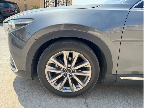 Car image 9