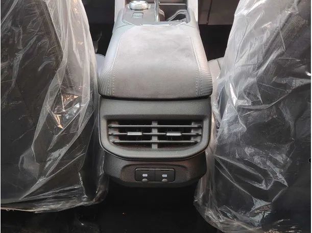 Car image 32