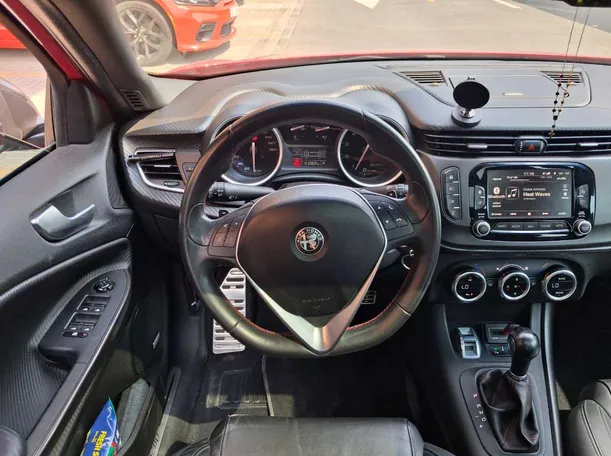 Car image 18