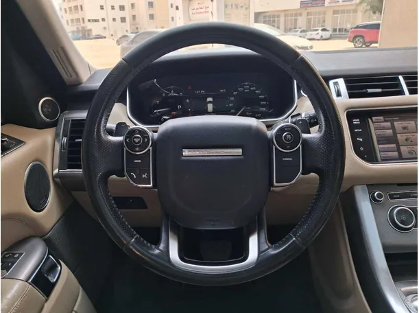 Car image 17