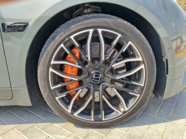 Car image 10