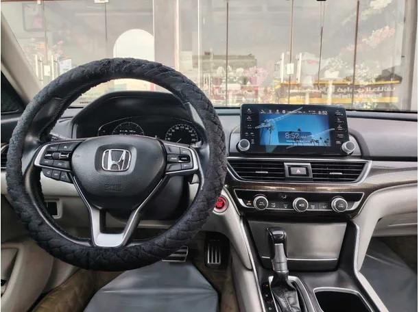 Car image 17