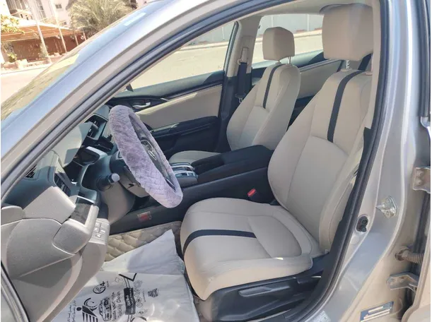 Car image 13