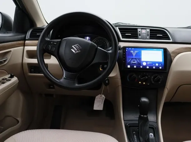 Car image 14