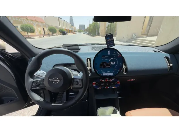 Car image 13