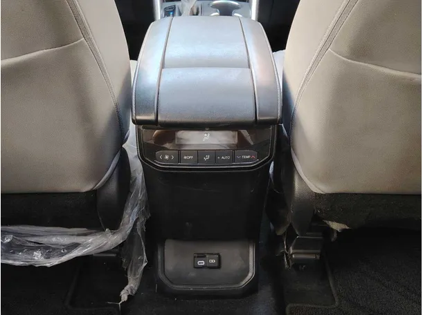 Car image 36