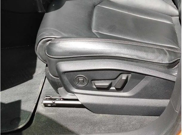 Car image 29