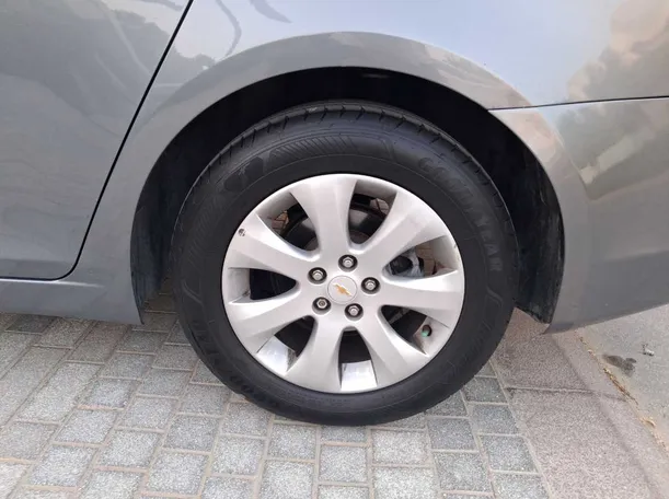 Car image 9