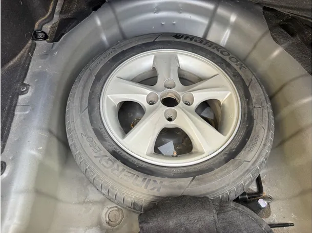 Car image 18