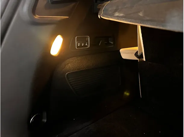 Car image 32