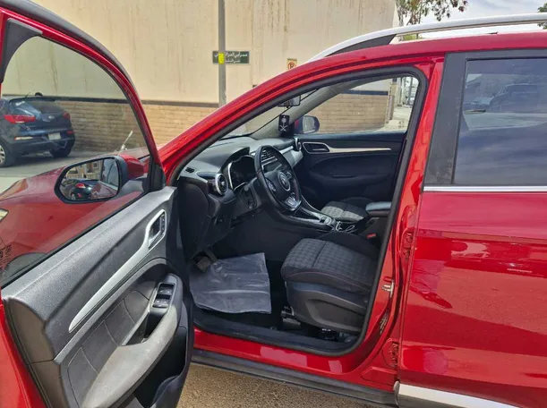 Car image 12
