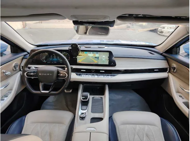Car image 19