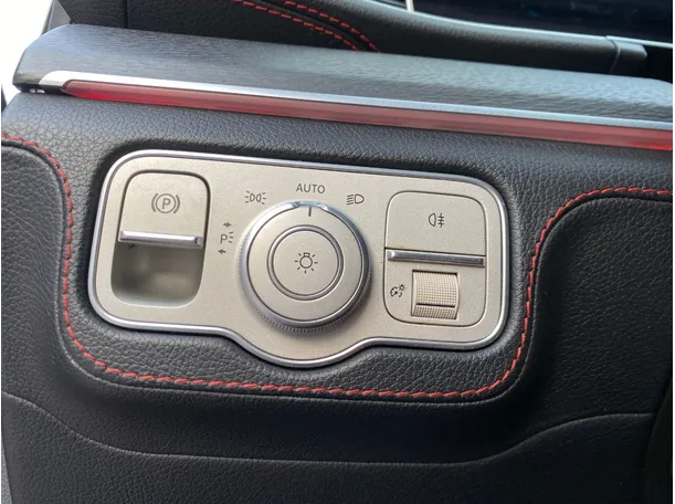 Car image 27