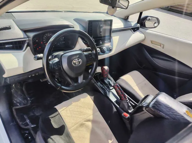 Car image 12