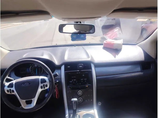 Car image 14