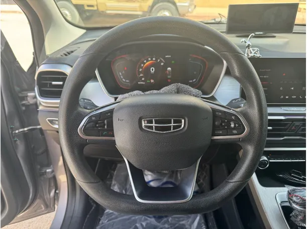 Car image 14