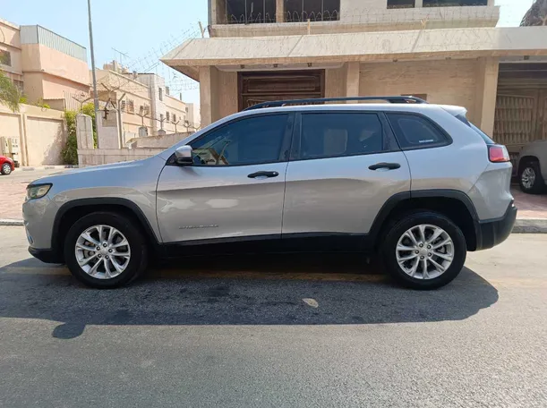 Car image 8