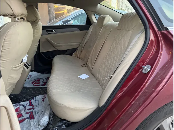 Car image 11