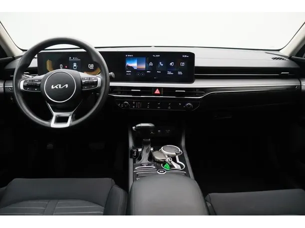 Car image 14
