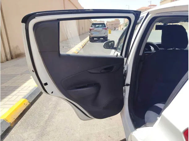 Car image 15