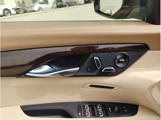 Car image 27