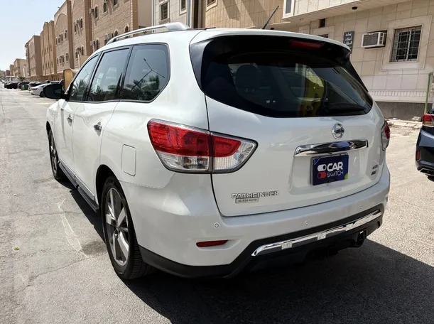 Car image 7