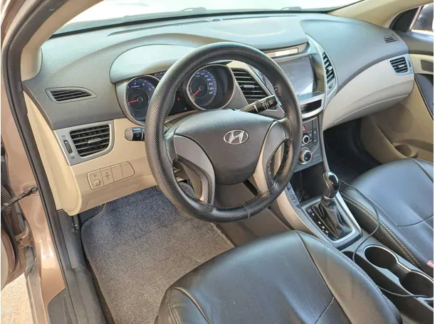 Car image 12