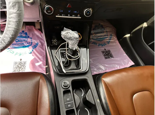 Car image 17