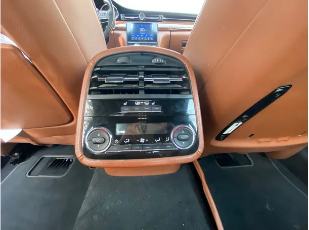 Car image 28