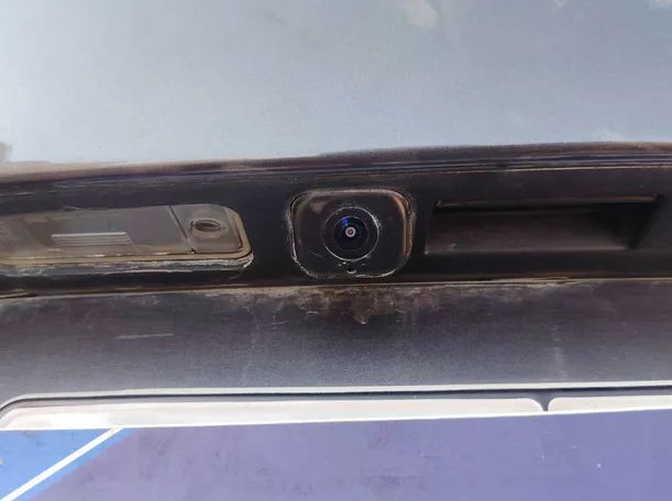 Car image 26