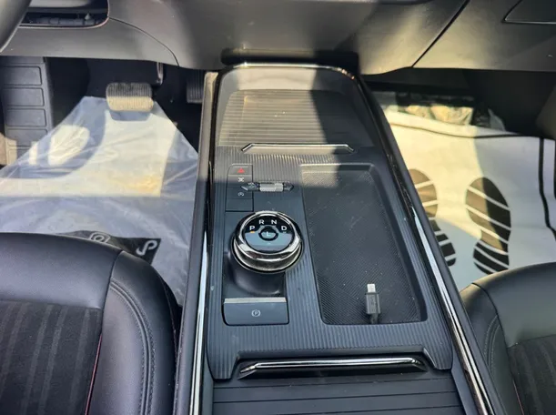 Car image 15
