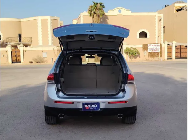 Car image 25