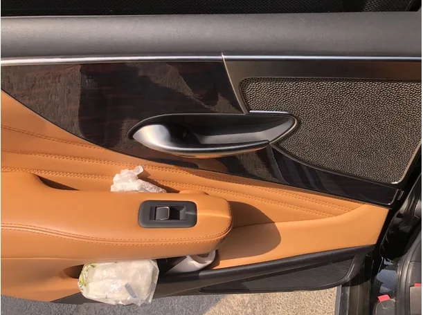 Car image 24