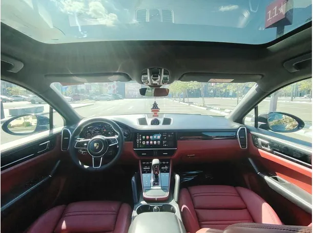 Car image 17