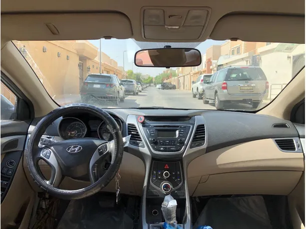 Car image 14