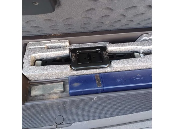 Car image 30
