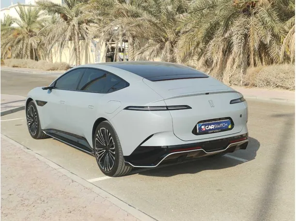 Car image 5