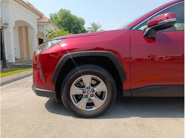 Car image 9