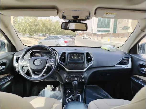 Car image 16