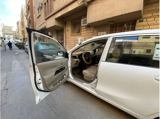 Car image 10