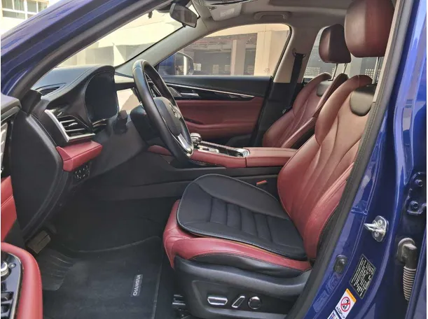 Car image 12