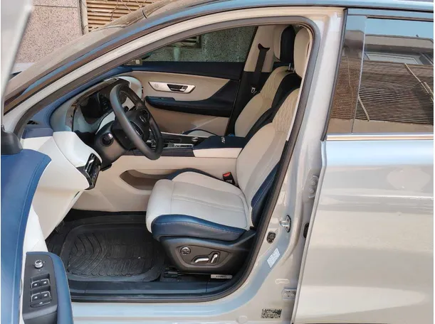 Car image 13