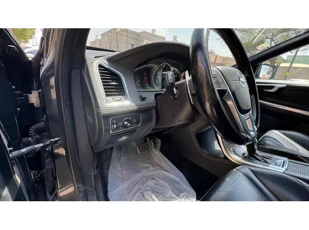 Car image 26