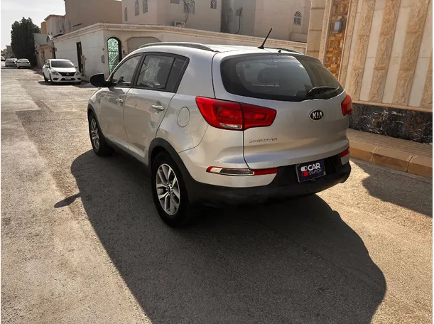 Car image 8