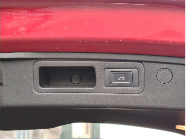 Car image 36