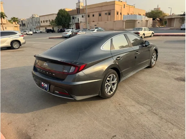 Car image 5