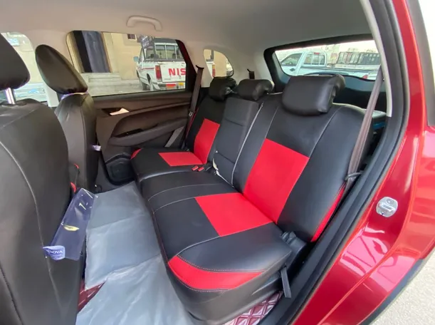 Car image 13