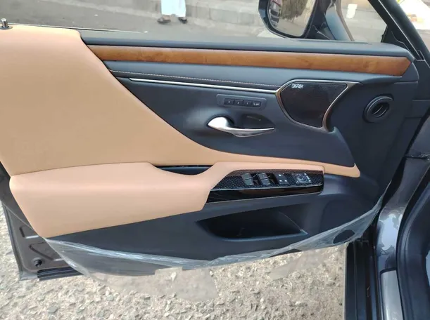 Car image 43