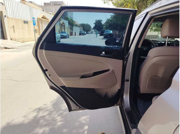 Car image 13