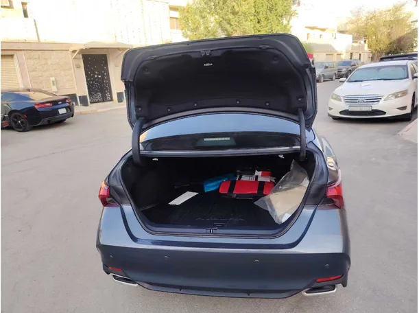 Car image 20